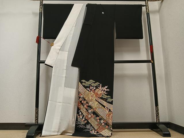 平和屋着物●豪華黒留袖 駒刺繍 雪輪吉祥花鼓文 金彩 高島屋扱い 正絹 逸品 AABJ7195ph