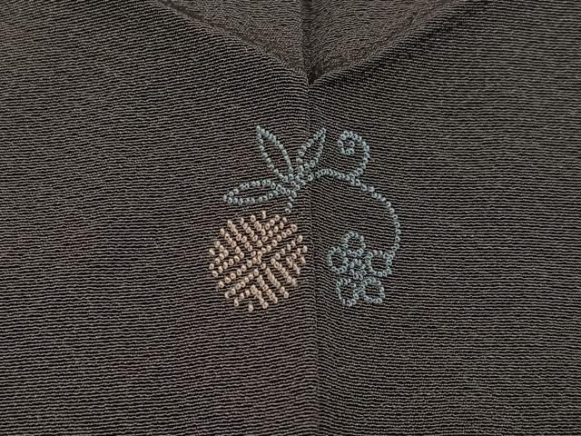 平和屋着物●中国三大刺繍 相良刺繍 無地絵羽訪問着 花唐草文 色無地 黒橡色 正絹 逸品 AABJ7207ph