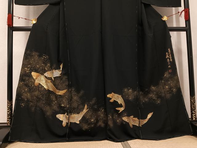 平和屋着物●伝統金彩工芸師 三蔵章三 黒留袖 刺繍 鯉 金銀彩 丹後ちりめん 上代68万 仮絵羽 正絹 逸品 未使用 AABJ7309ph