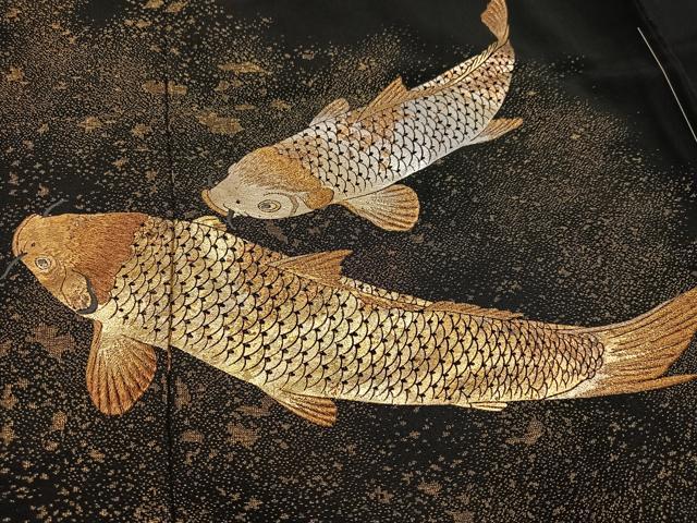 平和屋着物●伝統金彩工芸師 三蔵章三 黒留袖 刺繍 鯉 金銀彩 丹後ちりめん 上代68万 仮絵羽 正絹 逸品 未使用 AABJ7309ph