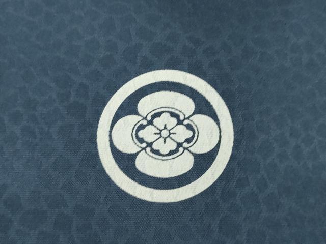平和屋着物●男性 色紋付・羽織セット 石畳地紋 羽織:銀通し地 正絹 逸品 AABJ8194ck