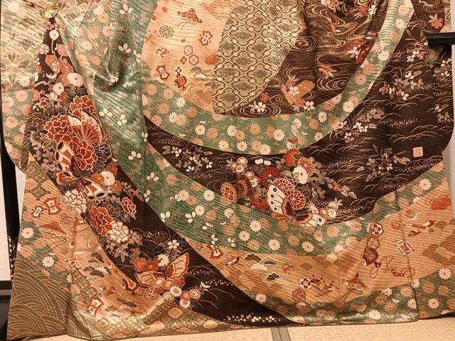 平和屋着物●英王室献上友禅作家 木下勝功 振袖 駒刺繍 花鼓舞蝶宝づくし 金彩 正絹 逸品 AABJ8431ph