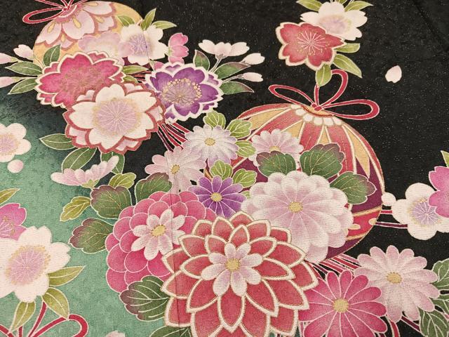 平和屋着物●豪華振袖 花毬文 暈し染め 黒地 金彩 金通し地 正絹 逸品 AABJ8513ph