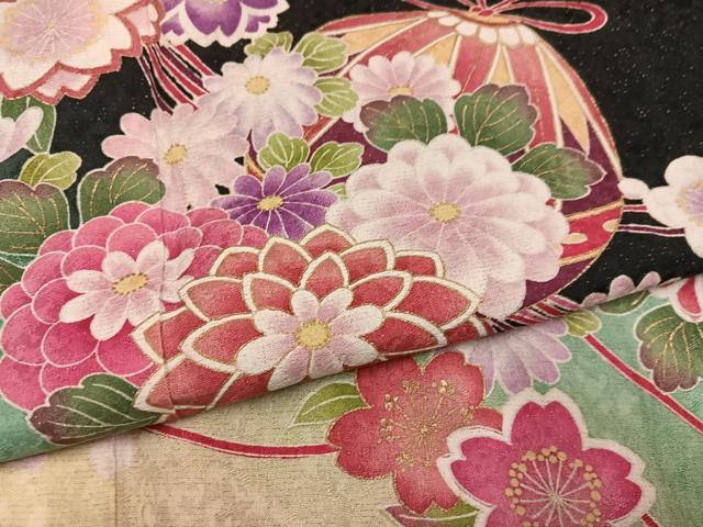 平和屋着物●豪華振袖 花毬文 暈し染め 黒地 金彩 金通し地 正絹 逸品 AABJ8513ph