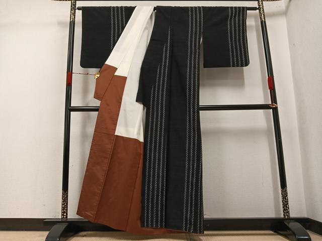 平和屋着物●上質な紬 間道 黒地 正絹 逸品 AABJ9341ph