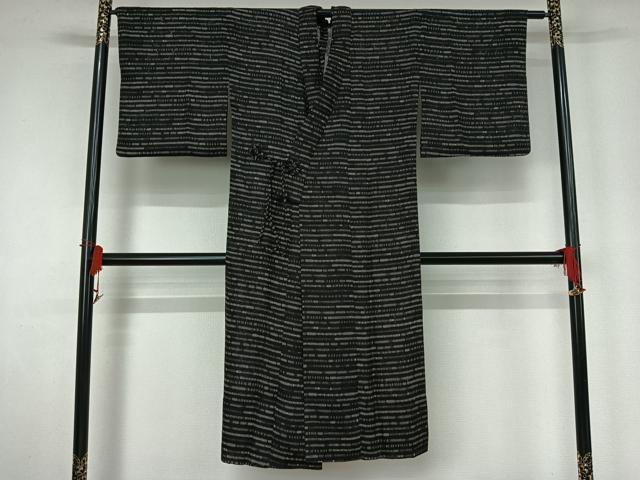 平和屋着物▽道中着 スリーシーズン 春夏秋 塵除け 横段楽器文 黒地 ロング丈 正絹 逸品 AABJ9623jh