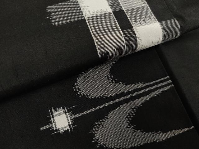 平和屋着物●上質な紬 琉球絣文様 黒地 正絹 逸品 AABJ9911cs