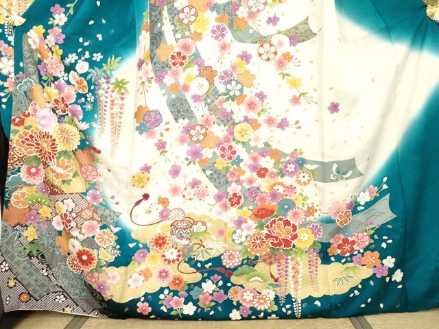 平和屋着物●豪華振袖 駒刺繍 束ね熨斗花蝶文 暈し染め 金彩 銀通し地 正絹 逸品 AABJ9964cs