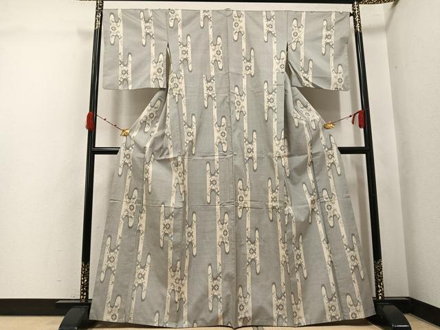 平和屋着物●本場大島紬 白大島 7マルキ 七宝間道 高島屋扱い 正絹 逸品 AABK0217ph