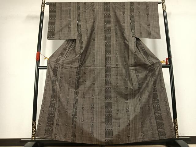 平和屋着物●本場大島紬 9マルキ 幾何学間道 正絹 逸品 AABK1076fy