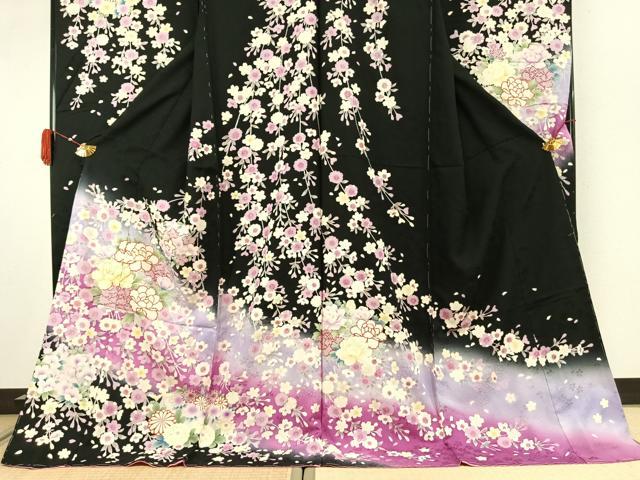 平和屋着物●豪華振袖 駒刺繍 草花文 暈し染め 黒地 金彩 仮絵羽 正絹 逸品 未使用 AABK1090fy