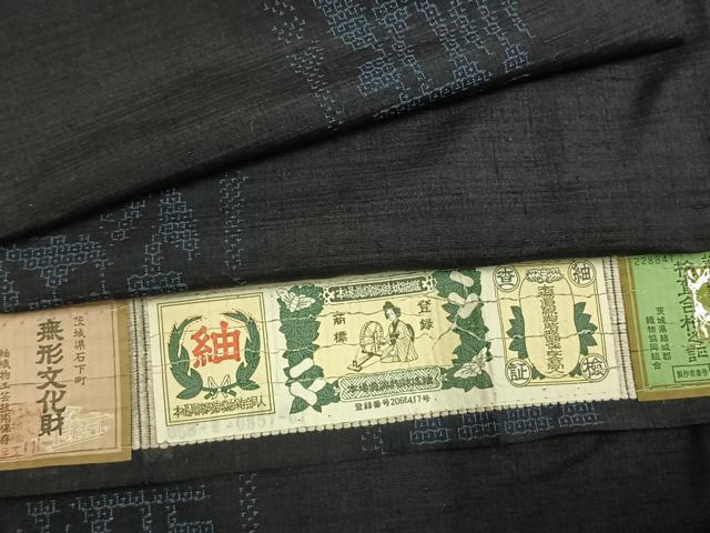 平和屋着物●本場真綿絢結城紬 80亀甲 間道 証紙付き 正絹 逸品 未使用 AABK1150fy
