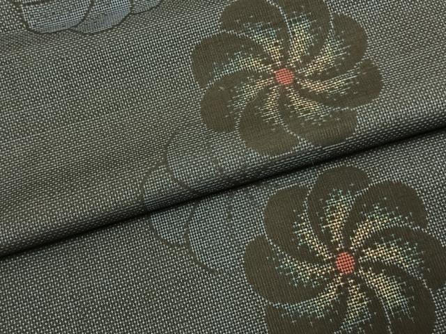 平和屋着物●本場大島紬 9マルキ 捻梅文 正絹 逸品 AABK1326fy