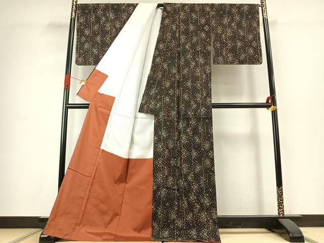 平和屋着物●本場大島紬 純泥染 手織 7マルキ 幾何学文様 健勝苑扱い 谷崎絹織物謹製 証紙付き ロング丈 正絹 逸品 未使用 AABK1364fy