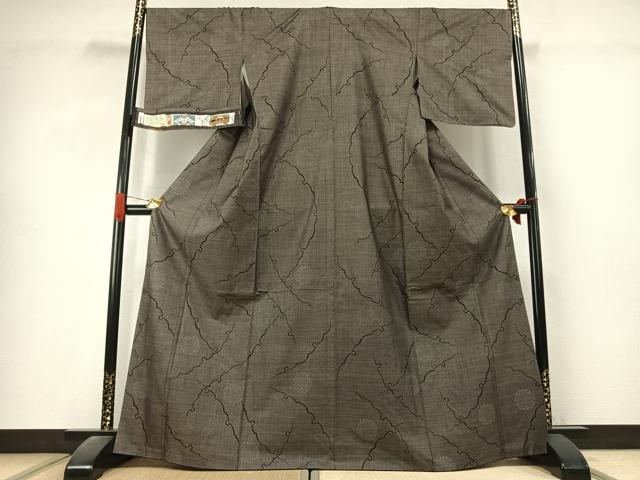 平和屋着物●本場大島紬 9マルキ 純泥染 手織 雪輪文 ますいわ屋扱い 興紬商店謹製 証紙付き 正絹 逸品 AABK1400fy