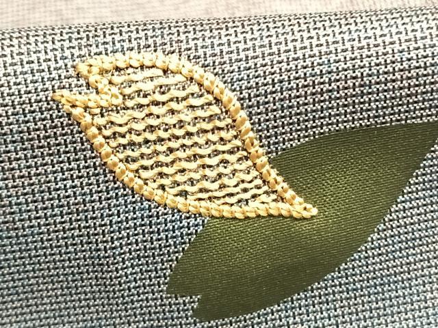 平和屋着物●本場縞大島紬 訪問着 刺繍 舞桜文 正絹 逸品 AABK1405fy