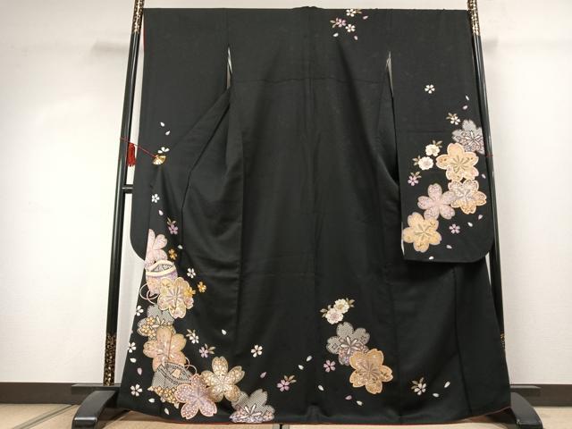 平和屋着物●豪華振袖 駒刺繍 舞桜文 黒地 金彩 正絹 逸品 AABK1512fy