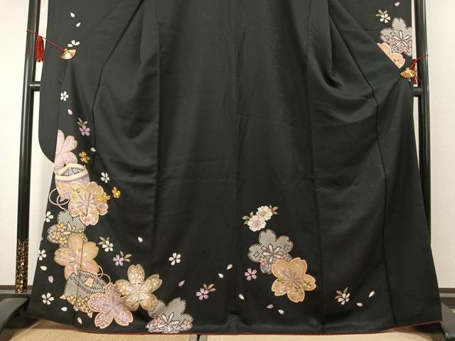 平和屋着物●豪華振袖 駒刺繍 舞桜文 黒地 金彩 正絹 逸品 AABK1512fy