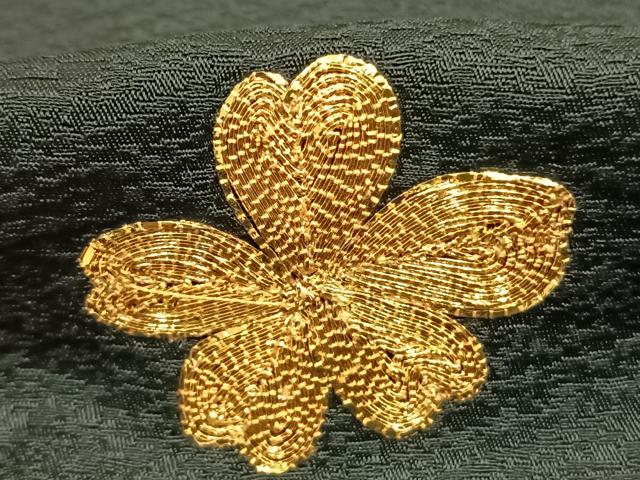 平和屋着物●豪華振袖 駒刺繍 舞桜文 黒地 金彩 正絹 逸品 AABK1512fy