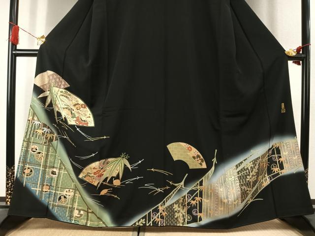 平和屋着物●五代 歌舞伎役者 坂東八十助 黒留袖 駒刺繍 地紙笹竹文 暈し染め 金銀彩 正絹 逸品 AABK1540fy