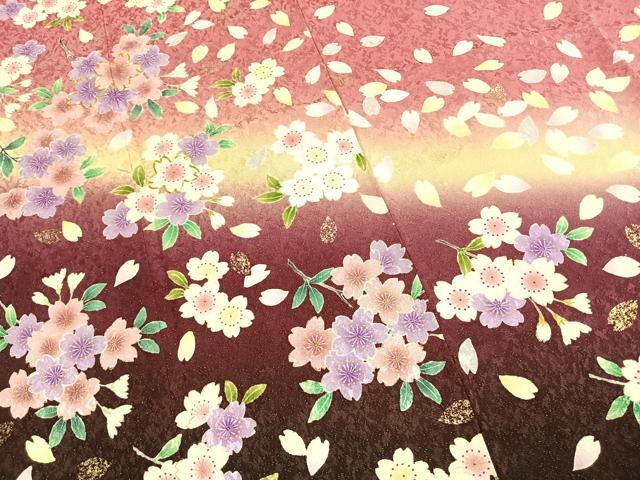 平和屋着物●豪華振袖 駒刺繍 舞桜文 暈し染め 金通し地 鈴乃屋扱い 正絹 逸品 AABK1640fy