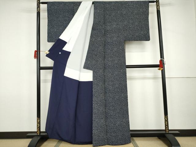 平和屋着物●藍造り国選定無形文化財 藍師・佐藤昭人 小紋 石畳文 証紙付き 正絹 逸品 AABK1699cs