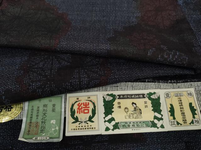 平和屋着物●本場結城紬 重要無形文化財 80亀甲 雪輪草花文 証紙付き 正絹 逸品 AABK1701cs