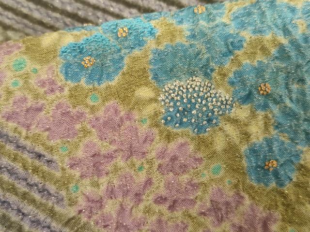 平和屋着物●十日町 名門 滝泰謹製 訪問着 中国三大刺繍 相良刺繍 おぼろ染め 重ね絞り 舞花文 暈し染め 金通し地 正絹 逸品 AABK1738cs