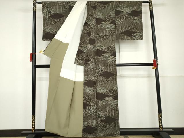 平和屋着物▼上質な小紋 紬地 型染め 松皮菱草花文 正絹 逸品 AABK1769cs