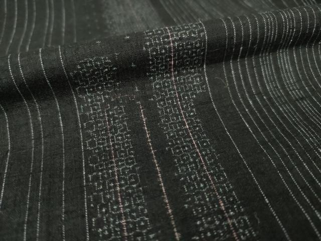 平和屋着物●結城紬 100亀甲 エ霞間道 黒地 正絹 逸品 AABK3393ck
