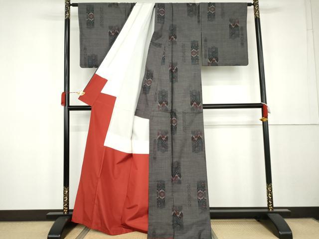 平和屋着物●本場大島紬 9マルキ 亀甲花文 黒地 正絹 逸品 AABK3426cs