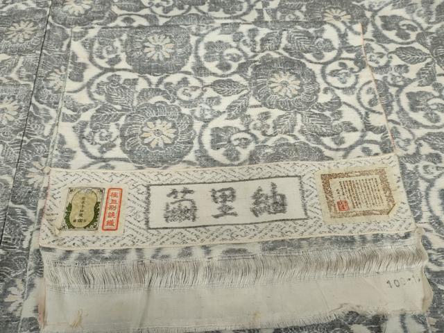 平和屋着物●繭里紬 手織り 菊唐草文 反端付き 正絹 逸品 AABK3455cs