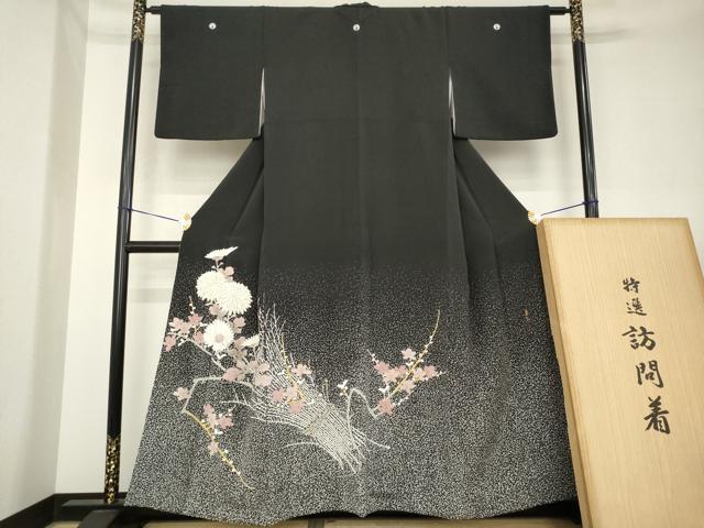平和屋本店●人間国宝 森口華弘 蒔糊友禅 蒔糊散らし 黒留袖 刺繍 花束文 金糸 共箱付き 正絹 逸品 AABK3954ck