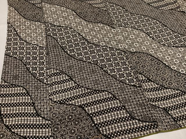 平和屋着物●上質な小紋 型染め 舞花文 黒地 正絹 逸品 AABK4309ph