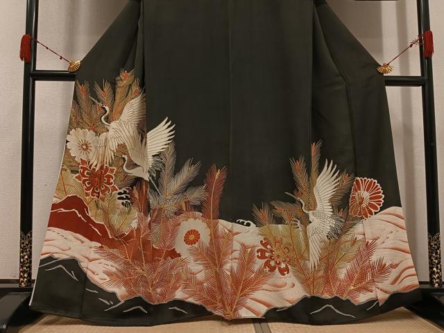 平和屋着物●アンティーク 大正ロマン 黒留袖 駒刺繍 群れ鶴浜松文 正絹 逸品 AABK4334ph