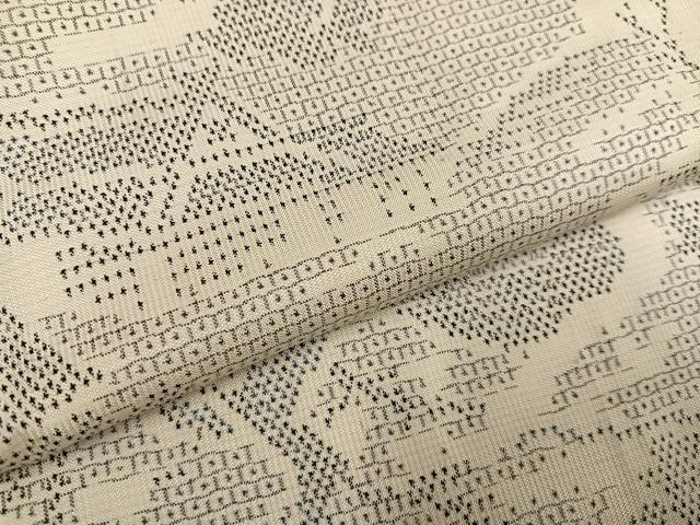 平和屋着物●本場大島紬 白大島 80亀甲 風景文 正絹 逸品 AABK4364ph