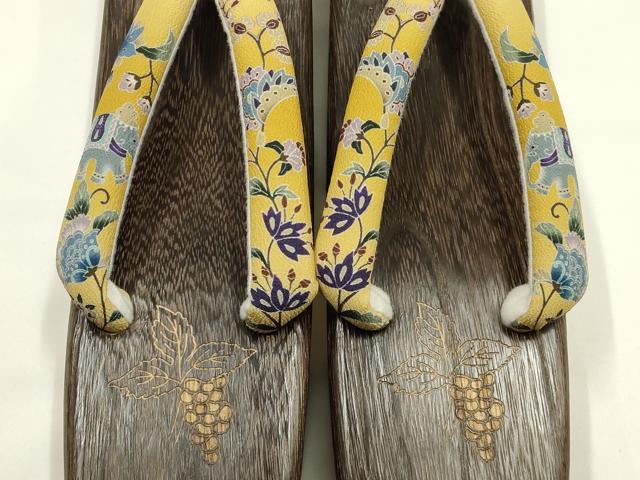 平和屋着物●岡重謹製 OKAJIMA 和装小物 下駄 桐下駄 茶 友禅柄鼻緒 象更紗 浴衣 夏着物 共箱付き 逸品 未使用 AABK5557ay
