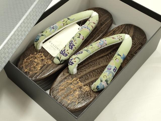 平和屋着物●岡重謹製 OKAJIMA 和装小物 下駄 桐下駄 黒 友禅柄鼻緒 象更紗 浴衣 夏着物 共箱付き 逸品 未使用 AABK5566ay