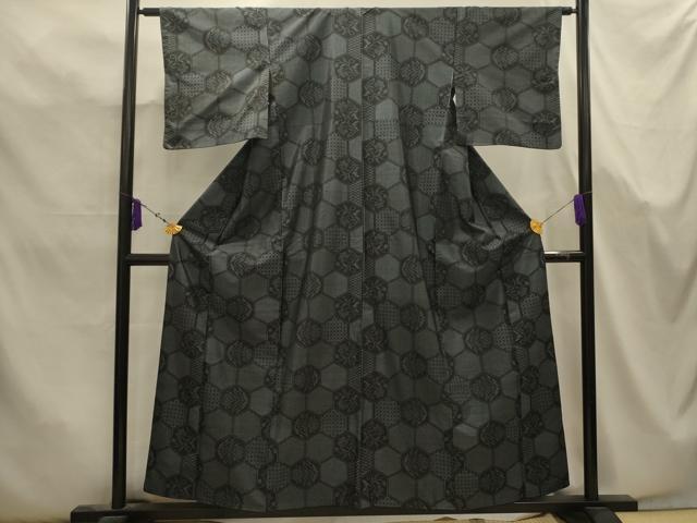 平和屋着物■本場大島紬 亀甲花文 正絹 逸品 AABK5716sx