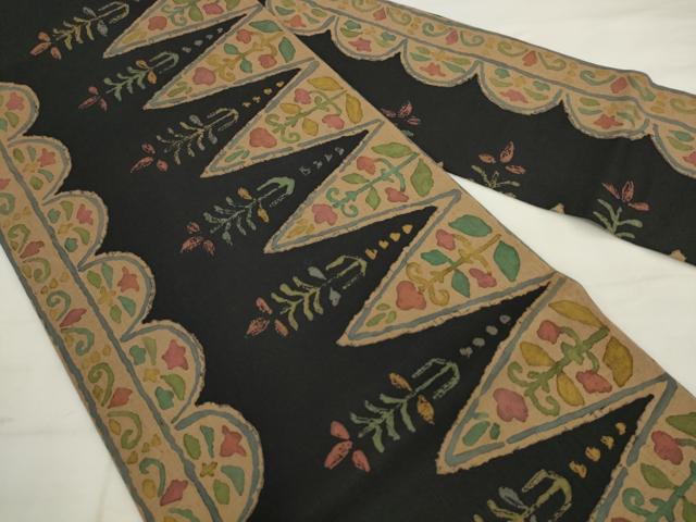 平和屋着物●全通柄九寸名古屋帯 紬地 ろうけつ染め 草花文 黒地 正絹 逸品 AABK6882pf