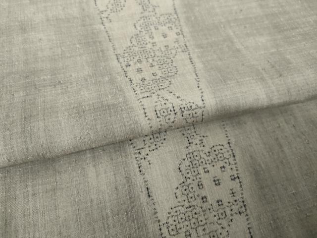 平和屋着物●本場結城紬 重要無形文化財 100亀甲 よろけ立涌花文 正絹 逸品 AABK7441ck
