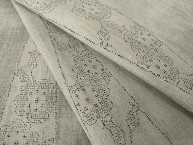 平和屋着物●本場結城紬 重要無形文化財 100亀甲 よろけ立涌花文 正絹 逸品 AABK7441ck