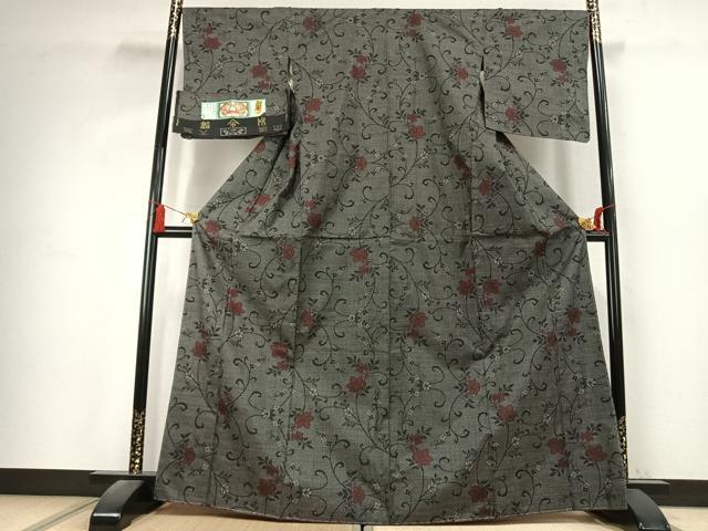 平和屋着物●本場大島紬 7マルキ 花唐草文 高橋一郎絹織物謹製 証紙付き 正絹 逸品 未使用 AABK7540fy
