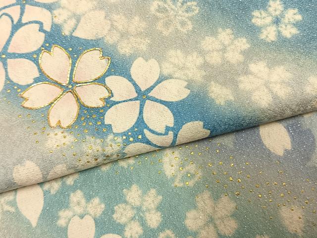 平和屋着物●豪華振袖 駒刺繍 舞桜文 暈し染め 金彩 銀通し地 正絹 逸品 AABK7792fy