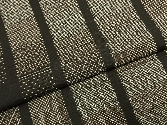 平和屋着物●本場大島紬 9マルキ 幾何学文様 正絹 逸品 AABK8095fy