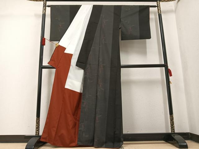 平和屋着物●本場大島紬 古代染色純泥染 9マルキ 舞蝶文 衣の譜 証紙付き 久井絹織物謹製 正絹 逸品 AABK8148ph