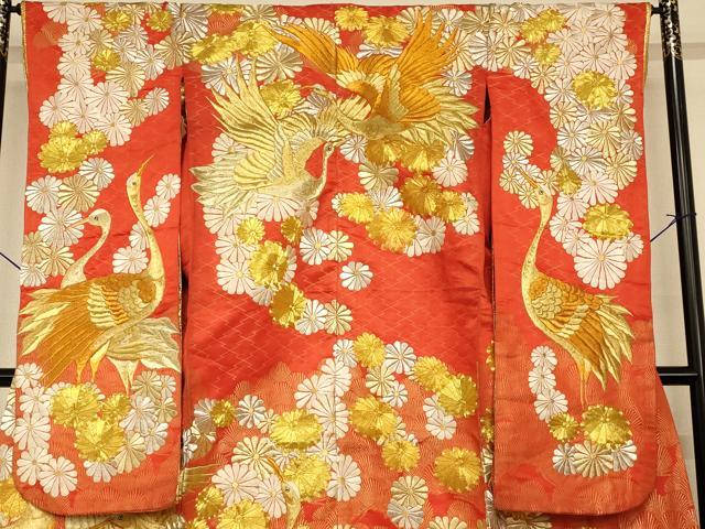 平和屋本店●色打掛 和装 婚礼 結婚式 花嫁 神社挙式 駒刺繍 群れ鶴舞花文 金銀糸 逸品 AABK8293fw
