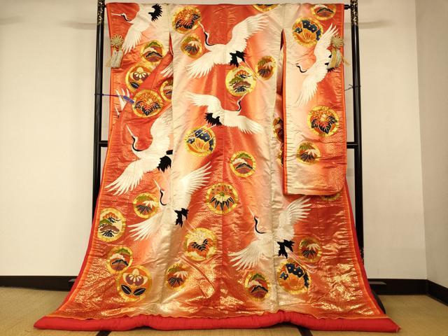 平和屋本店●色打掛 和装 婚礼 結婚式 花嫁 神社挙式 駒刺繍 飛鶴花蝶丸文 暈し染め 金糸 金彩 金通し地 逸品 AABK8294fw