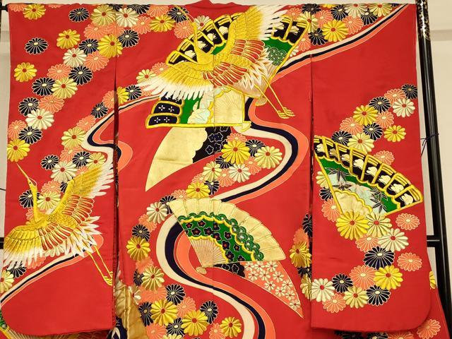 平和屋本店●色打掛 和装 婚礼 結婚式 花嫁 神社挙式 駒刺繍 飛鶴舞花扇子文 金彩 金銀糸 逸品 AABK8341fw
