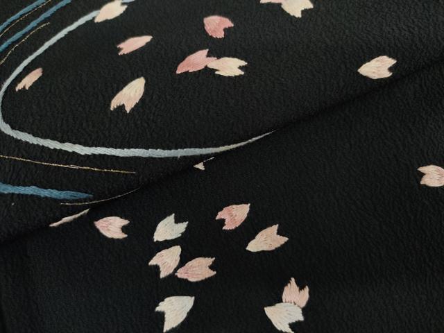 平和屋着物●洗える最高級着物 <英>はなぶさ謹製 黒留袖 総刺繍 流水に舞桜 金糸 洗える着物 AABK8570cs